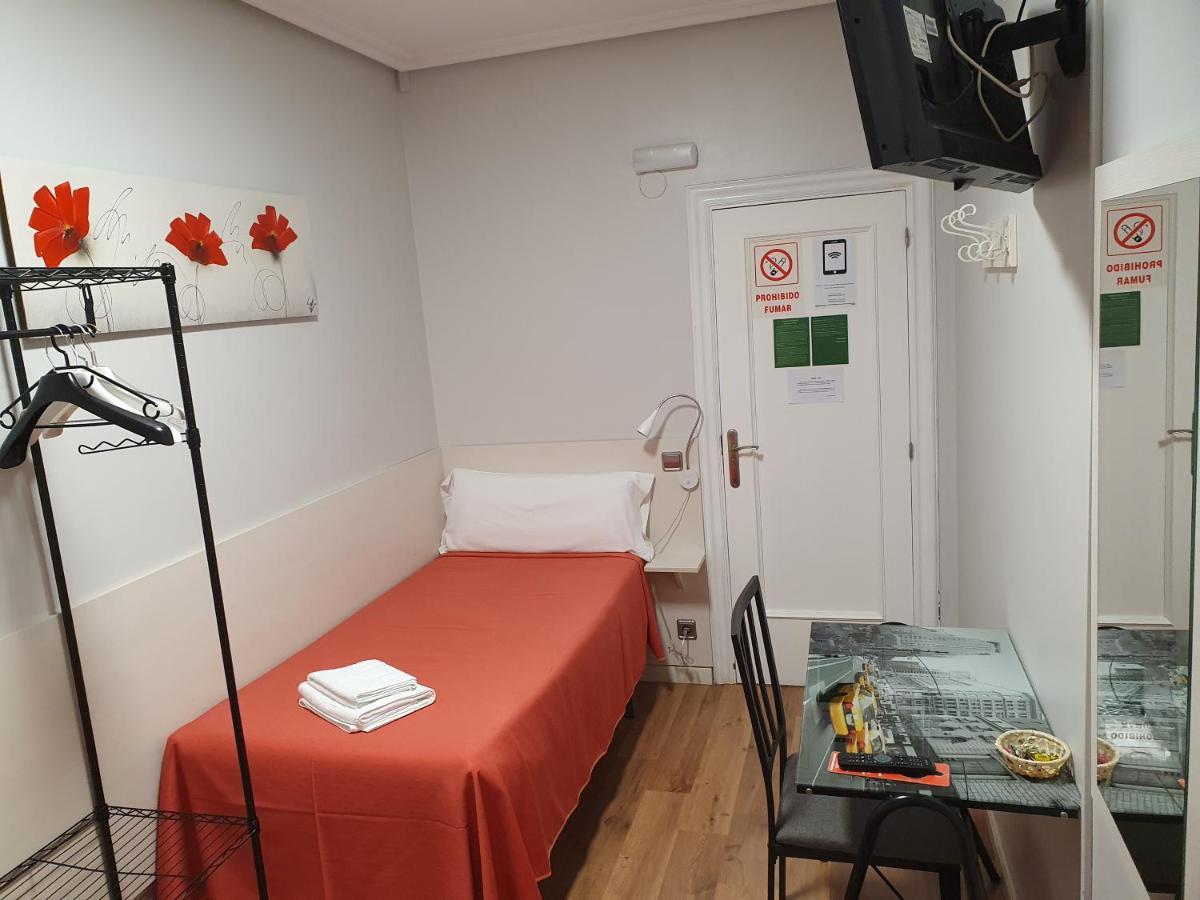 Pensión El Espolón Logroño Exterior foto