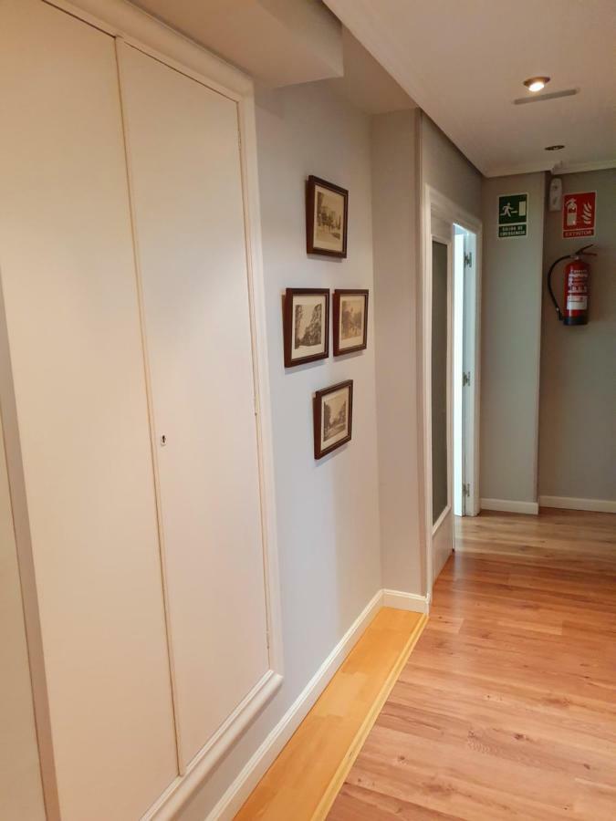 Pensión El Espolón Logroño Exterior foto